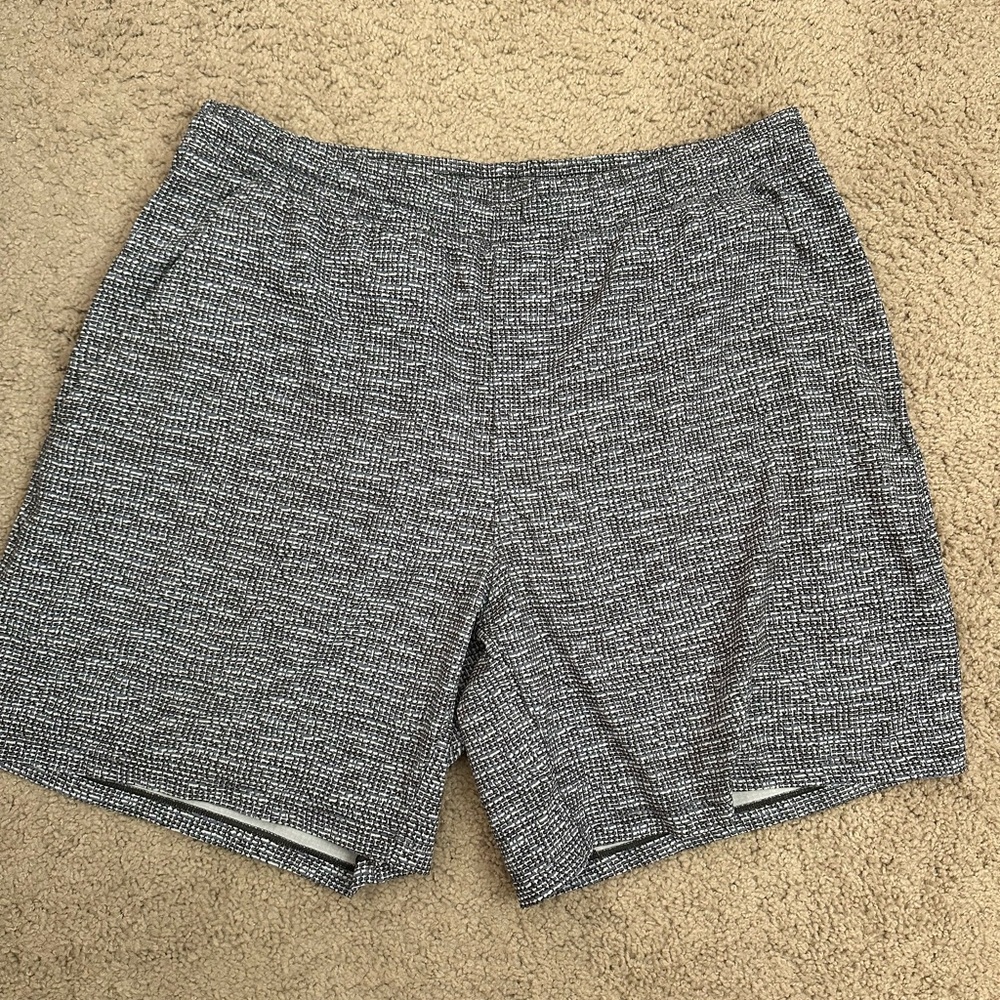 Lulu lemon pace breaker shorts. XL. 7 inch length